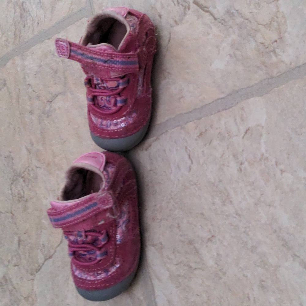 Pink Stride Rite shoes - Picture 6 of 9